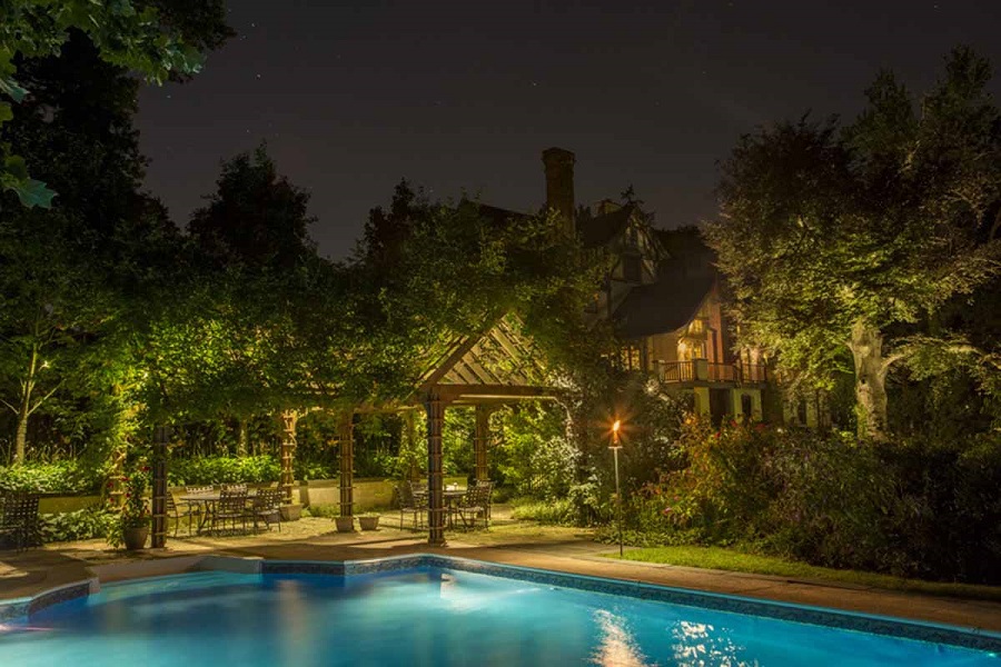 4 Landscape Lighting Ideas to Refresh Your Home’s Exterior 