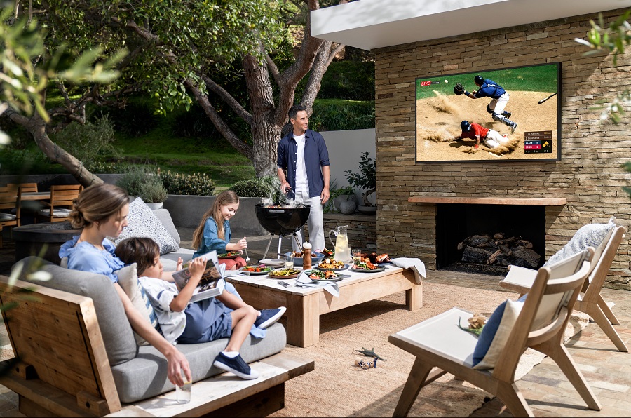 2 Must-Have Entertainment Products to Add to Your Backyard