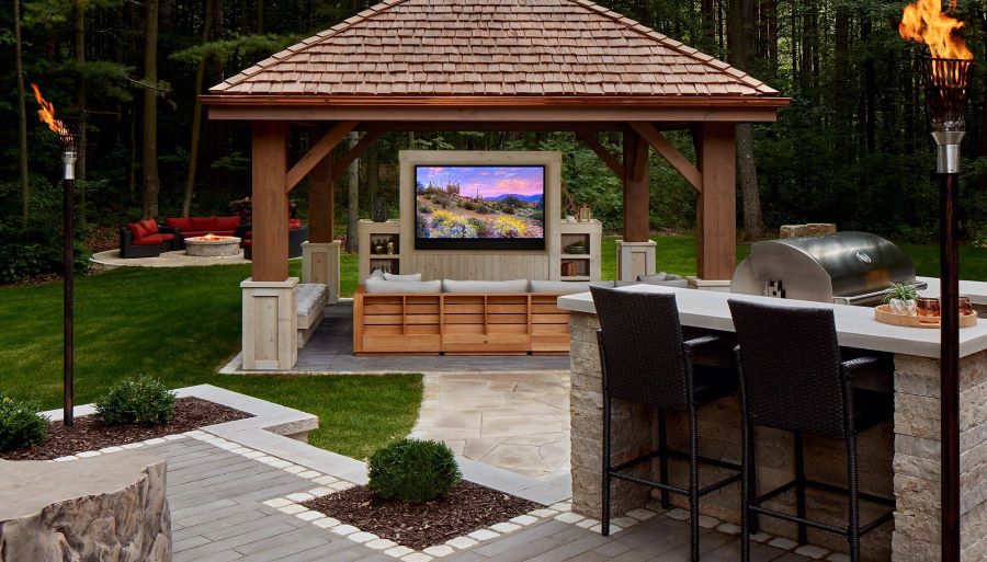Create an Outdoor Entertainment Space with High-Fidelity Sound 